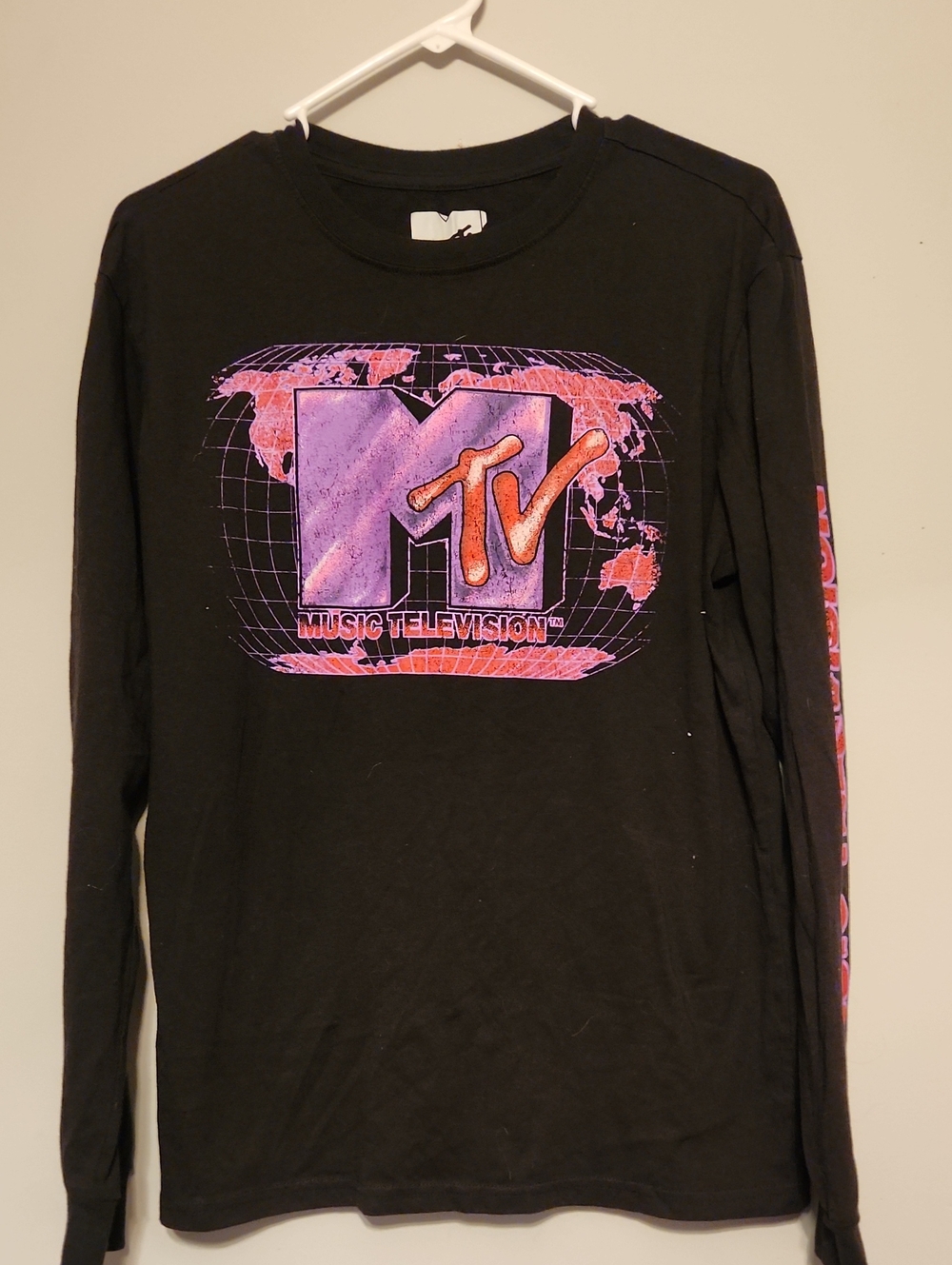 M TV Long Sleeved Tee. Men's Sz MED